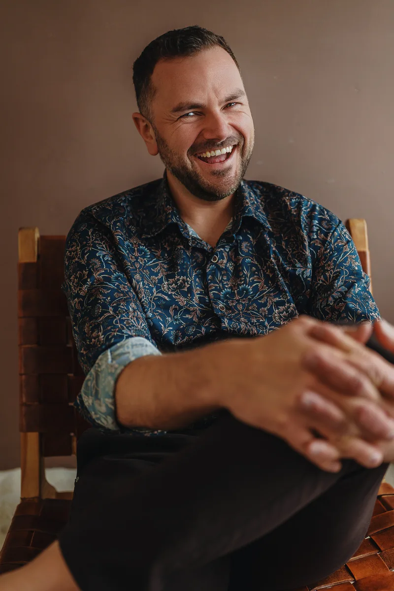 Marek Wolan podczas swobodnej rozmowy